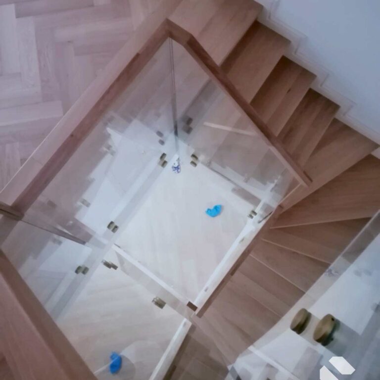 Proiecte scări din sticlă