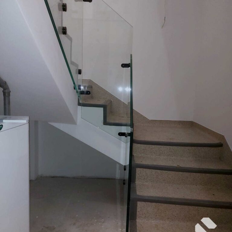 Proiecte scări din sticlă